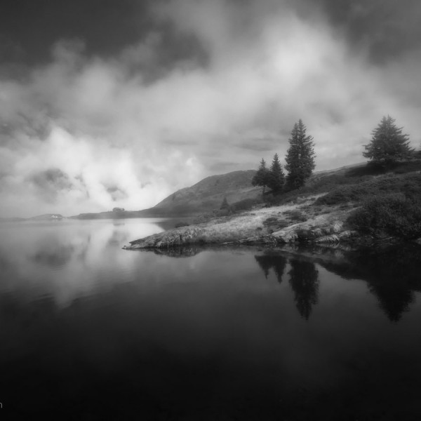 Triangle Photo de brouillard en noir et blanc