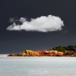 Paysage avec un nuage blanc dans le ciel Corse