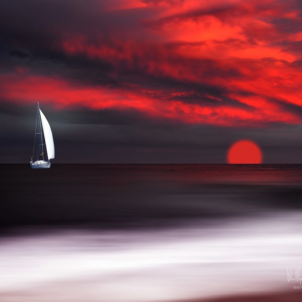 Voilier blanc et soleil rouge