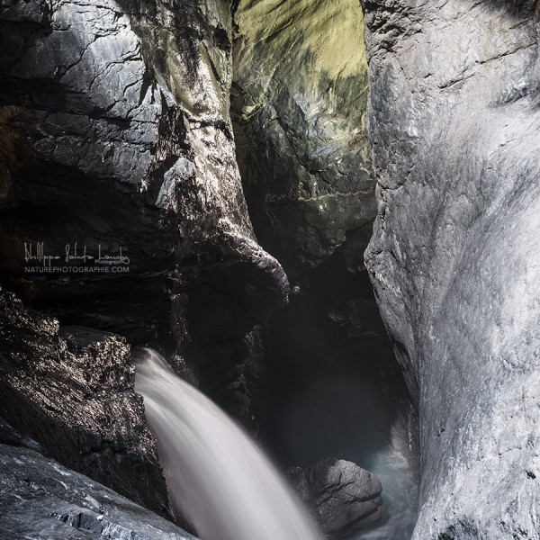 Cascade dans les grottes de Trummelbach