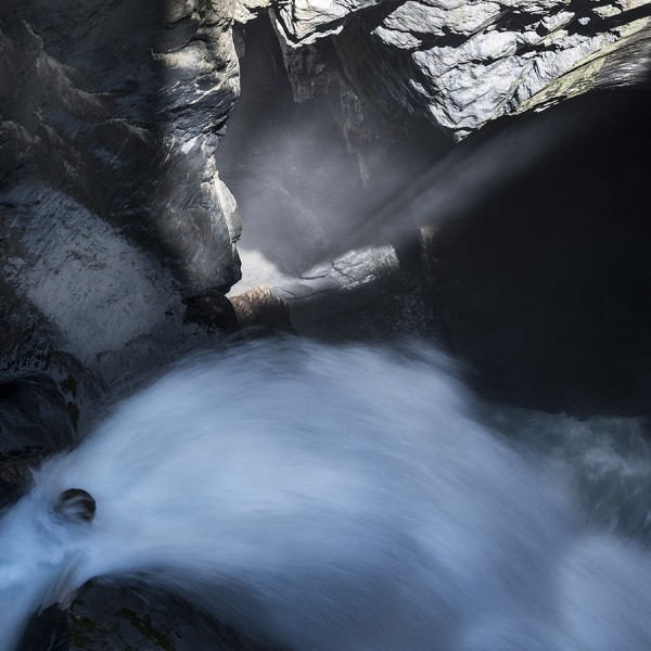 Puit-de-lumière-dans-les-georges-de-Trummelbach