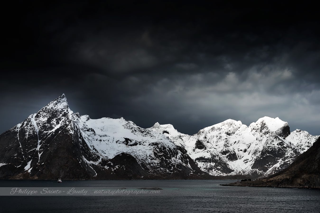 Paysage sombre des Lofoten