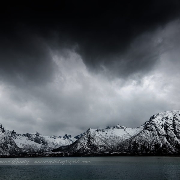 World’s Edge Montagne des Lofoten