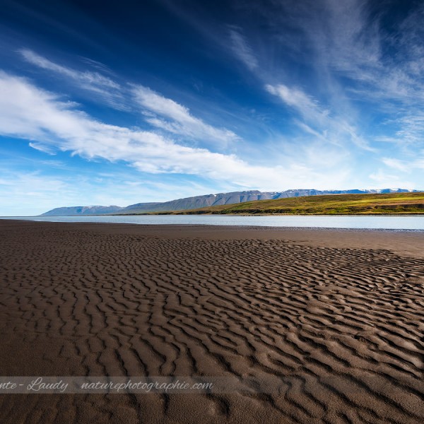Plage de sable noir en Islande