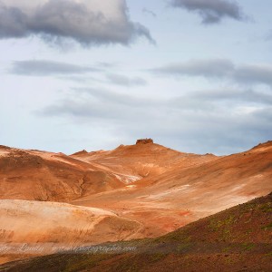 Distant Land Montagnes pelées en Islande