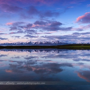 The Right Time Reflet de montagnes en Islande