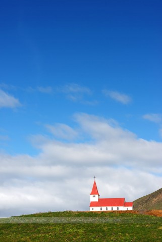 La jolie petite église de Vik en Islande