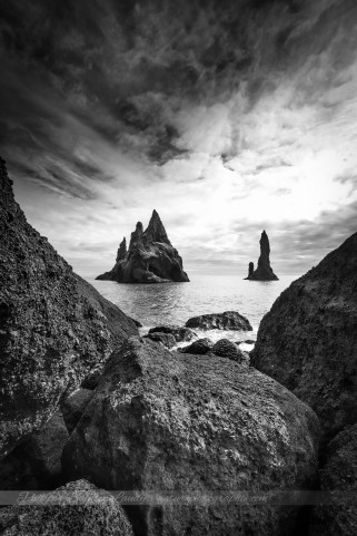 Les aiguilles de lave noire de Reynisdrangar - Islande