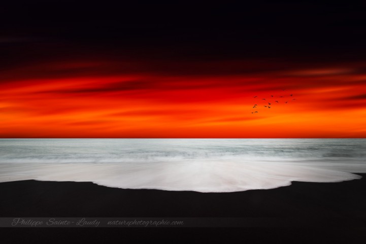 Coucher de soleil sur la plage de Vik en islande