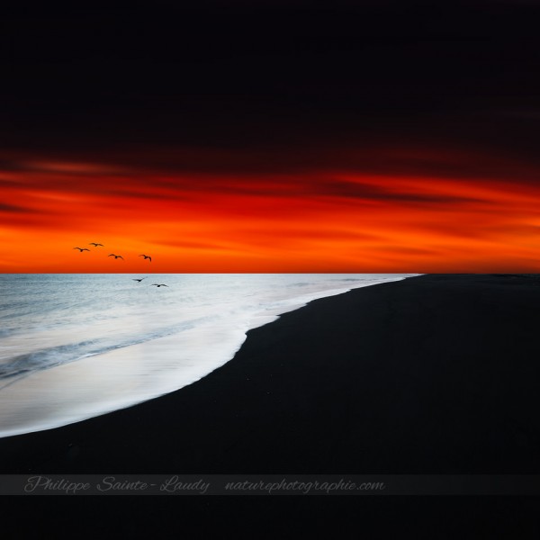 Ciel rouge en Islande - Plage de Vik