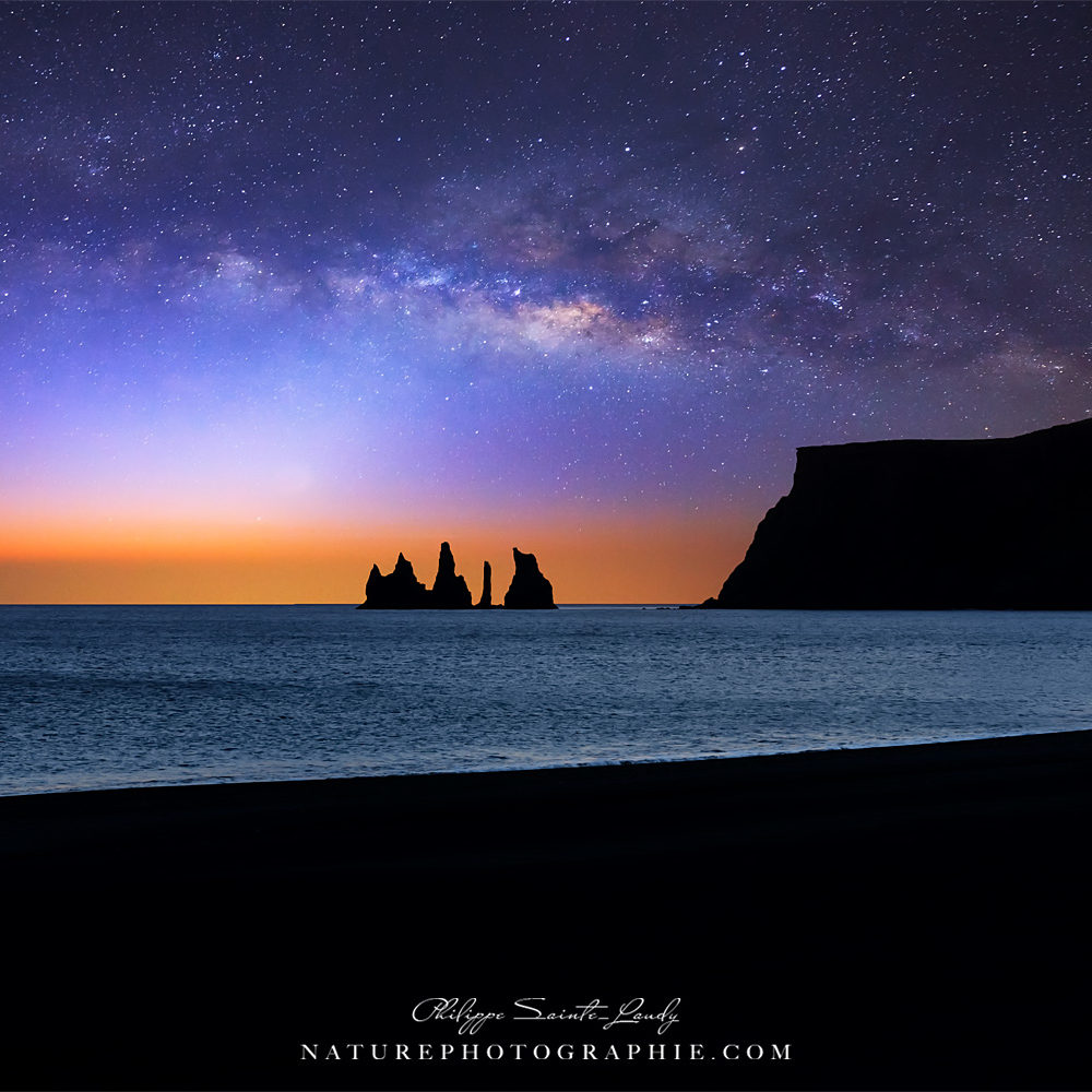 Plage de Vik avec un ciel etoilé