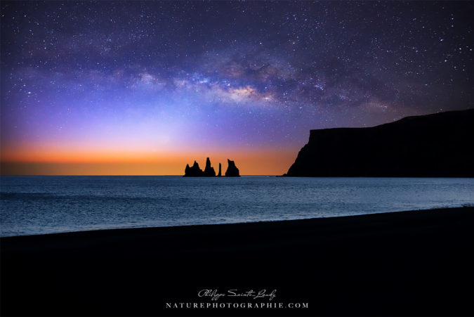 Plage de Vik avec un ciel etoilé