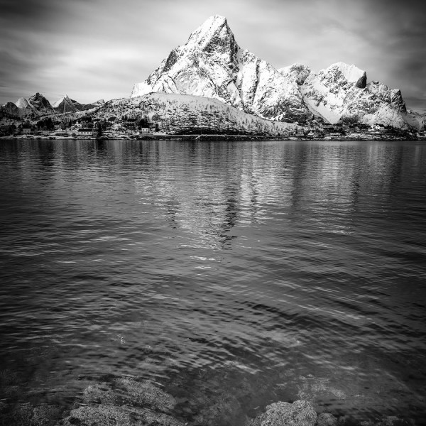 Lost In Norway Reine en noir et blanc