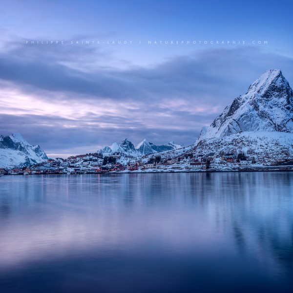 Sentimental Blue Fin de journée sur Reine en Norvège
