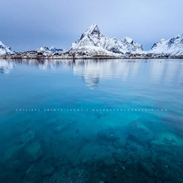 The Wait Fjord bleu des Lofoten