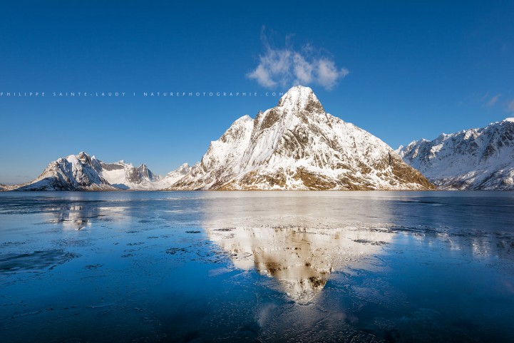 Fjord à Reine en Norvège