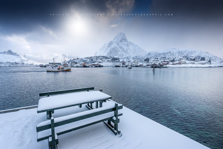 Photo de Reine sous la neige en Norvège