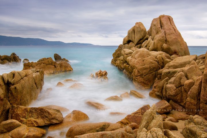 Pose longue en plein jour sur la côte Corse
