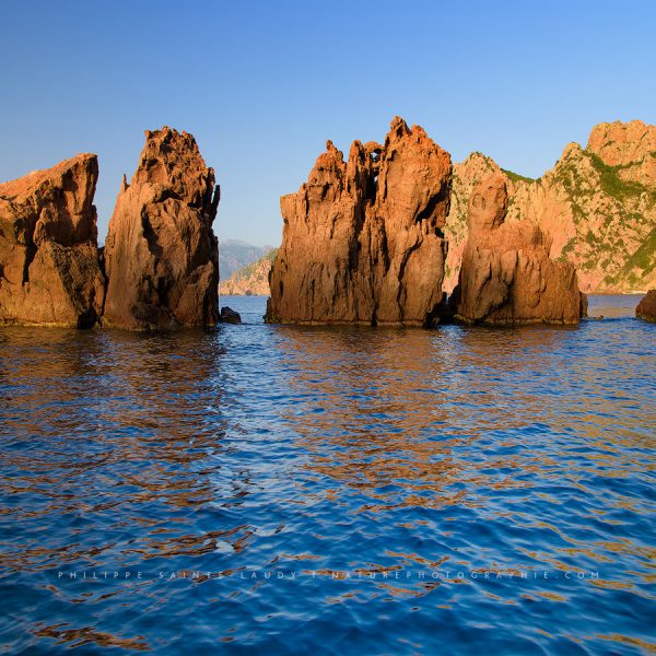 Right Front of the Sun Le soleil se couche sur les calanques de Piana en Corse