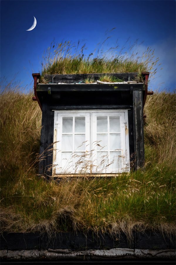 The Moon and the Sound of Wind