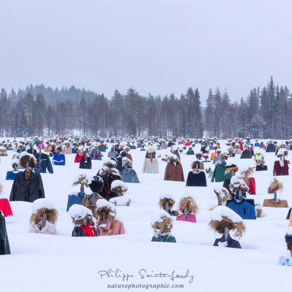 The Silent People Le Peuple Silencieux... Une oeuvre de l'artiste finlandais Reijo Veli Kela