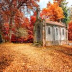 Une église dans les Vosges en automne - Lac de la Maix