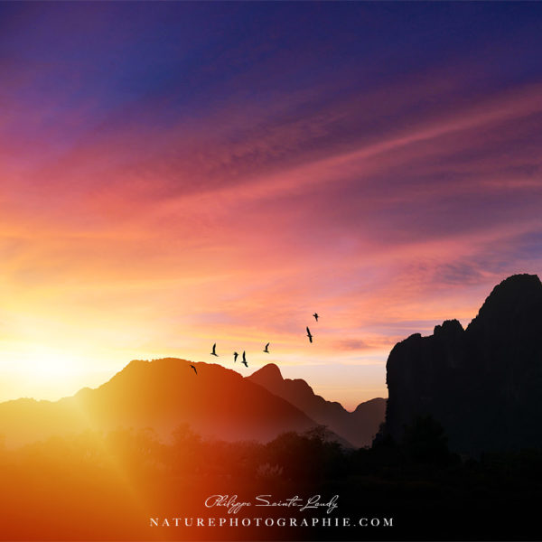 At The Soundless Dawn Coucher de soleil à Vang Vieng