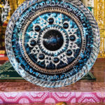 Un gong dans un temple au Laos