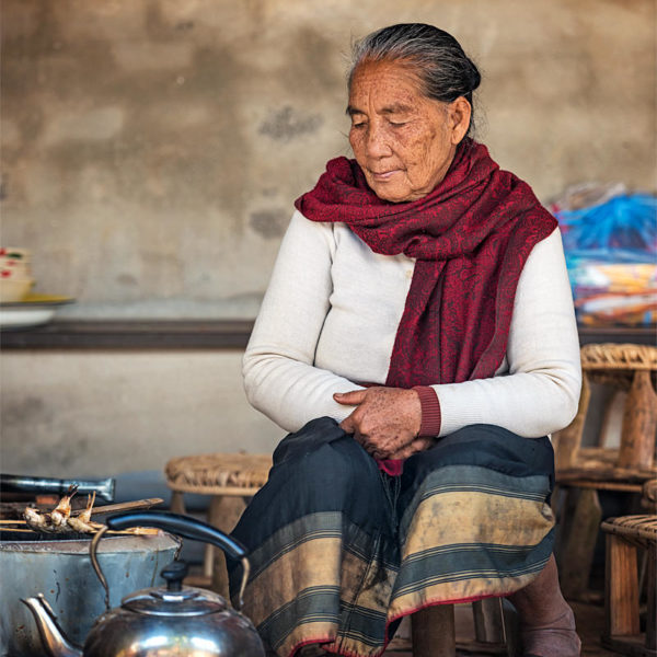 The Wise Wait Portrait de femme au Laos