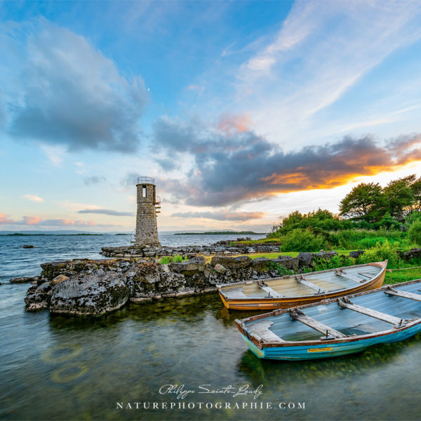 Coucher de soleil sur le phare de Balyycurrin en Irlande