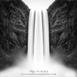 The flow of Skógafoss