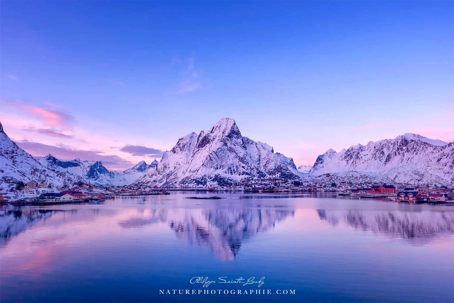 Photo de Reine, petit village de pêcheurs en Norvège sur les îles Lofoten