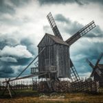 Nuages dans le ciel d'Angla au-dessus des moulins vents