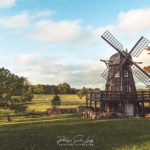 Un moulin d'Estonie à l'heure dorée