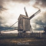 Photo dramatique d'un moulin en Estonie