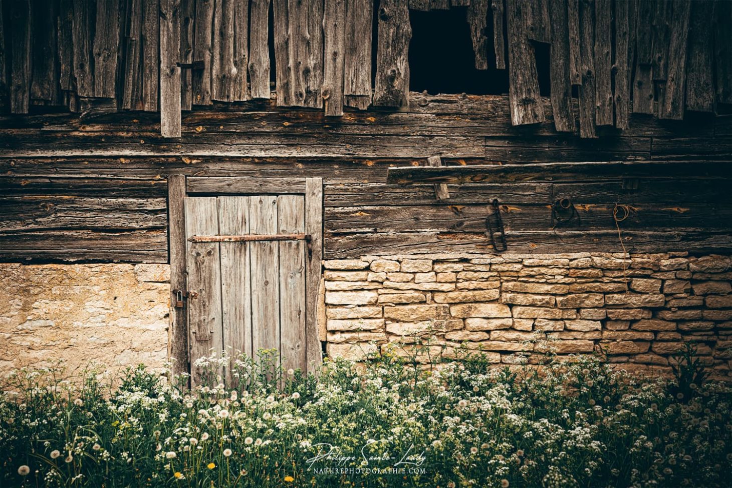 Porte d'une ferme en Estonie
