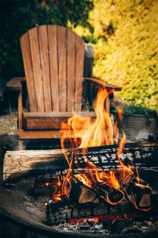 Adirondack devant un brasero