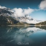 Nuages au-dessus de l’Oeschinensee en Suisse