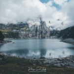 Nuages au lac Oeschinen en Suisse