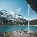 Cascade avec vue sur l’Oeschinensee