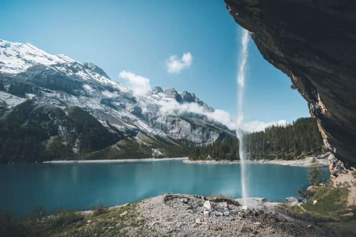 Cascade avec vue sur l’Oeschinensee