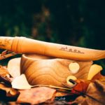 Kuksa en bois de bouleau avec un puukko