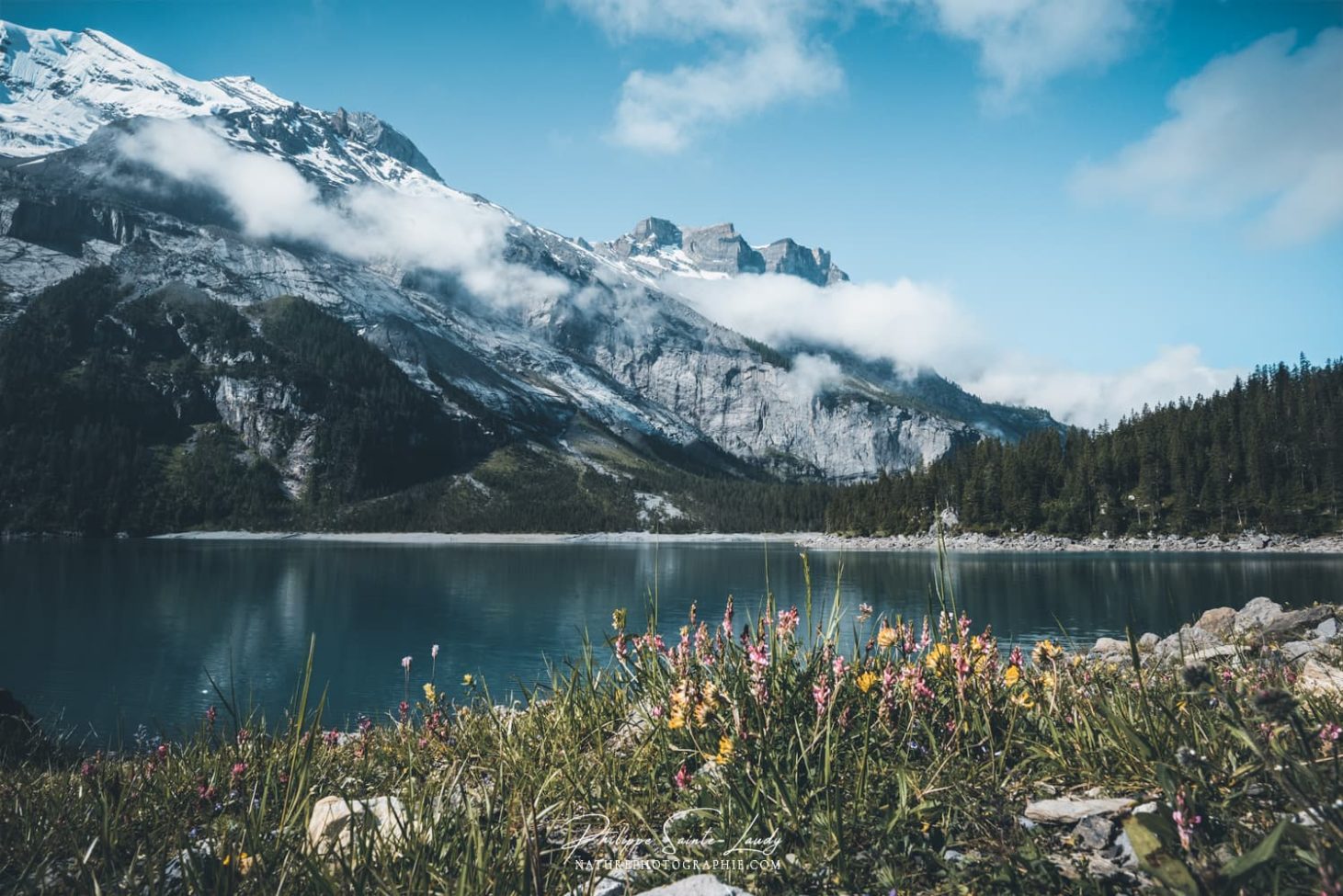 Les bords du lac Oeschinen