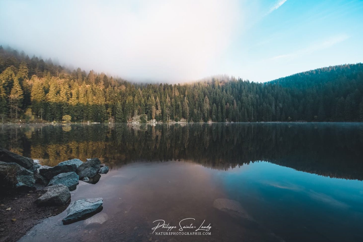 Le reflet des sapins dans le Lac vert
