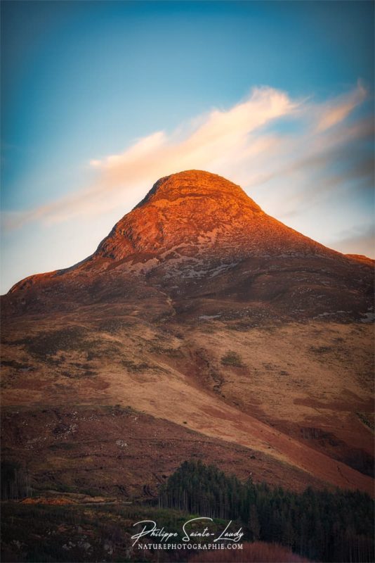 Montagne surplombant Glencoe au coucher du soleil