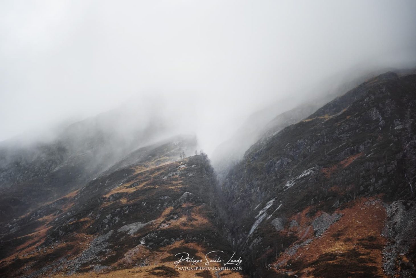 Photo d'Écosse dans les nuages