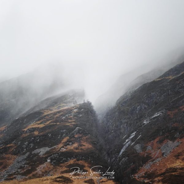 Falling Mist Photo d'Écosse dans les nuages