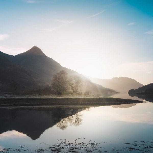 Light on Loch Le loch Leven au lever du jour