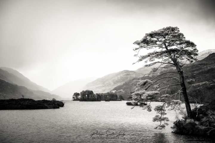 Photo noir et blanc du Loch Eilt