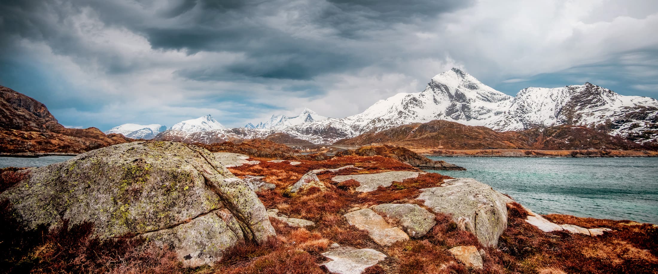 Fjord des îles Lofoten en Norvège